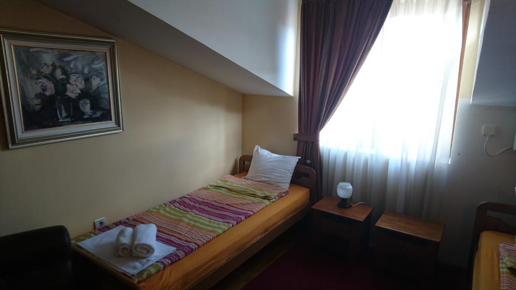 Hostel Bimbo Skopje Zewnętrze zdjęcie